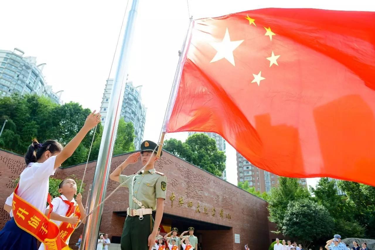重庆：志愿服务守护温馨春运